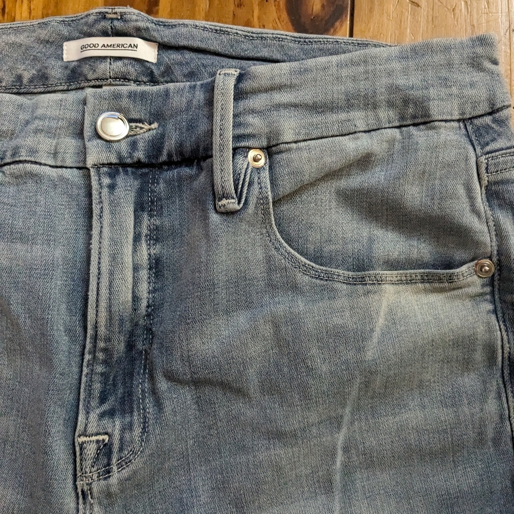Good American Good Legs Cropped Chewed Hem Women's 15/33 - Picture 5 of 9